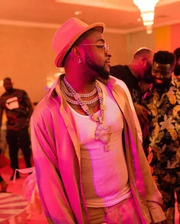 Davido shocks fans, deletes profile picture, over 4,000 photos from Instagram page